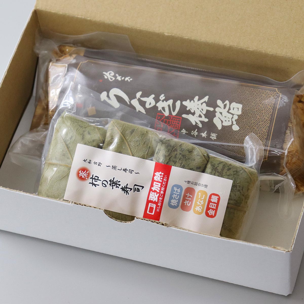 【父の日:お届け期間6月19日-21日】うなぎ鮨と蒸し柿の葉寿司4種4個入 212399(父)