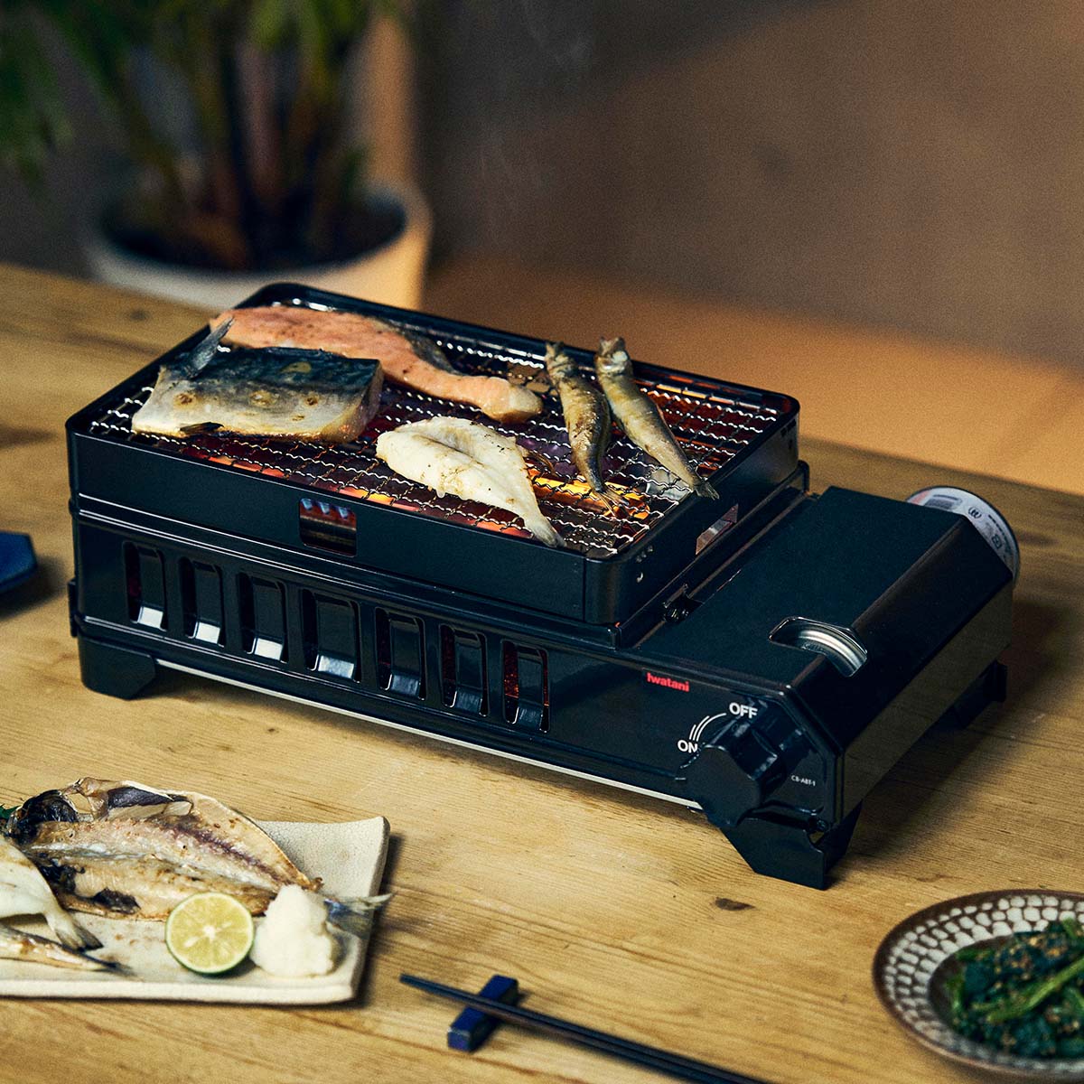イワタニの公式オンラインショップ｜カセットガス 炉ばた焼器 炙りの匠