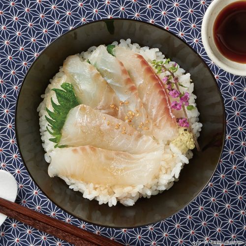 ウエダ 九州産天然真鯛の海鮮丼